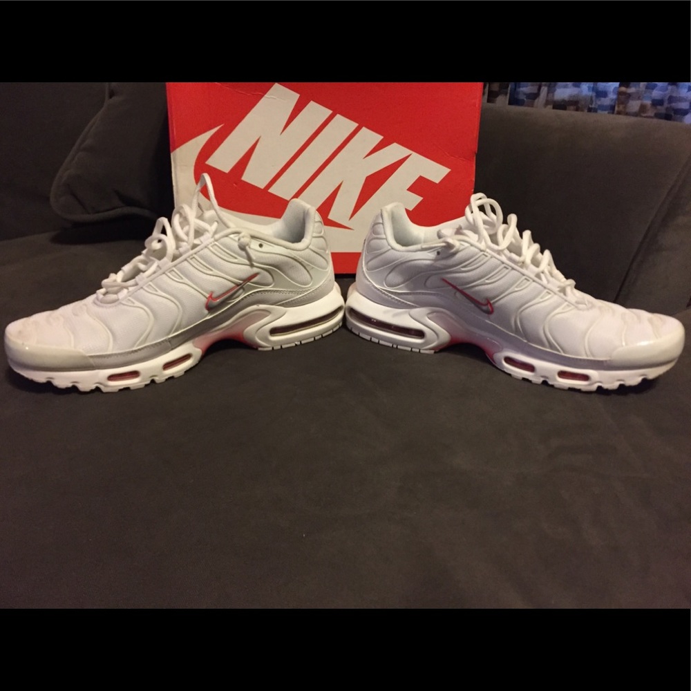 Nike air max plus solar red